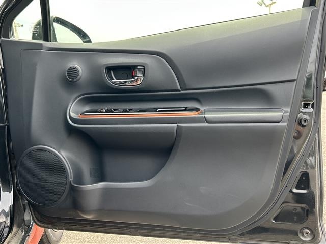 Toyota AQUA 2017 7424980-6