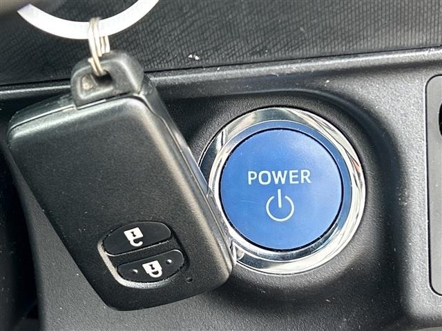 Toyota AQUA 2017 7424980-7