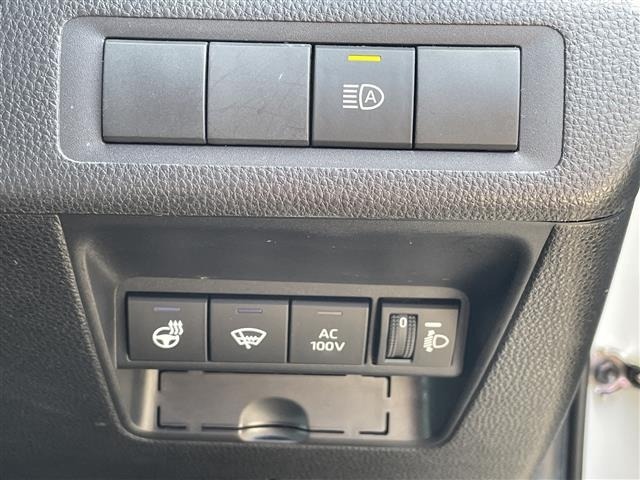 Toyota AQUA 2023 7424983-12