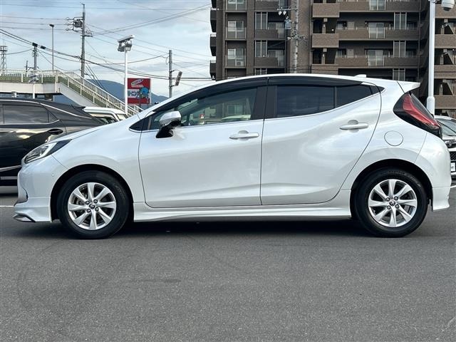 Toyota AQUA 2021 7424989-6