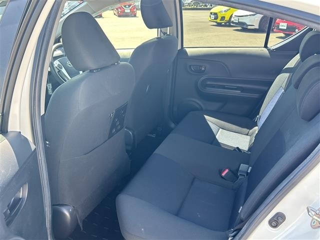 Toyota AQUA 2016 7424991-7