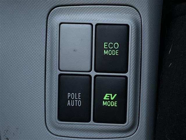 Toyota AQUA 2013 7425082-7