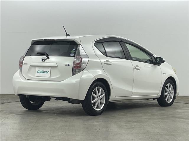 Toyota AQUA 2013 7425121-20