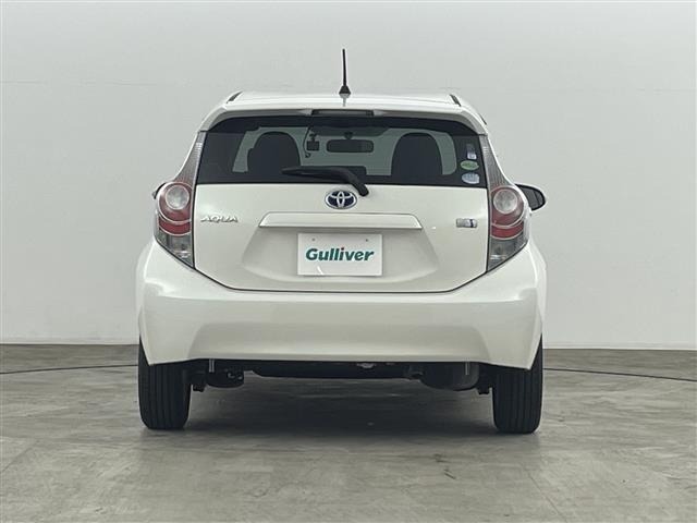 Toyota AQUA 2013 7425121-22