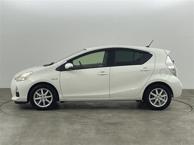 Toyota AQUA 2013 7425121-4