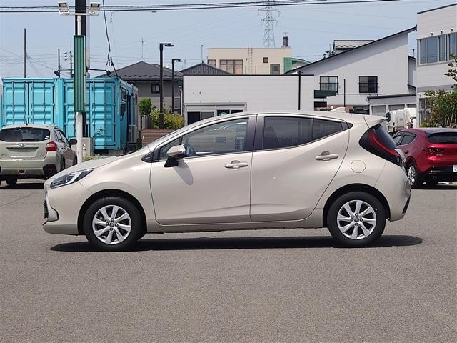 Toyota AQUA 2024 7425243-12
