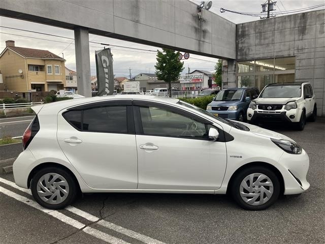 Toyota AQUA 2018 7425401-7