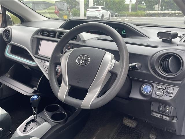 Toyota AQUA 2012 7425405-6