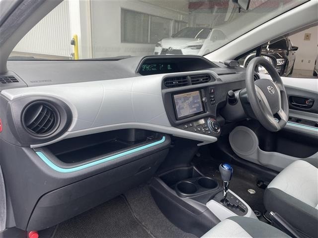 Toyota AQUA 2012 7425405-7