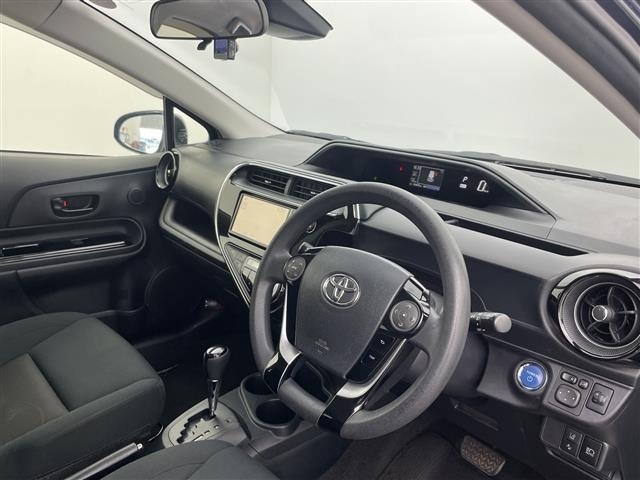 Toyota AQUA 2018 7425409-4