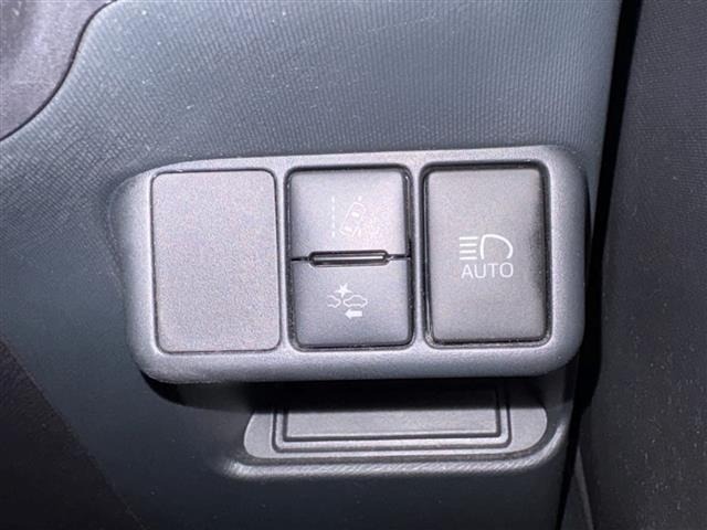 Toyota AQUA 2018 7425641-7