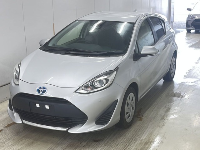 Toyota AQUA 2021 7425678-0