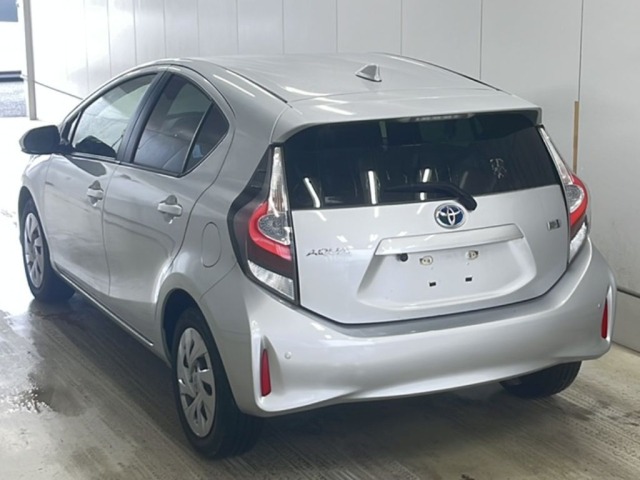 Toyota AQUA 2021 7425678-1