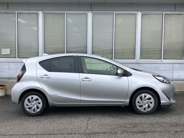 Toyota AQUA 2021 7425678-3