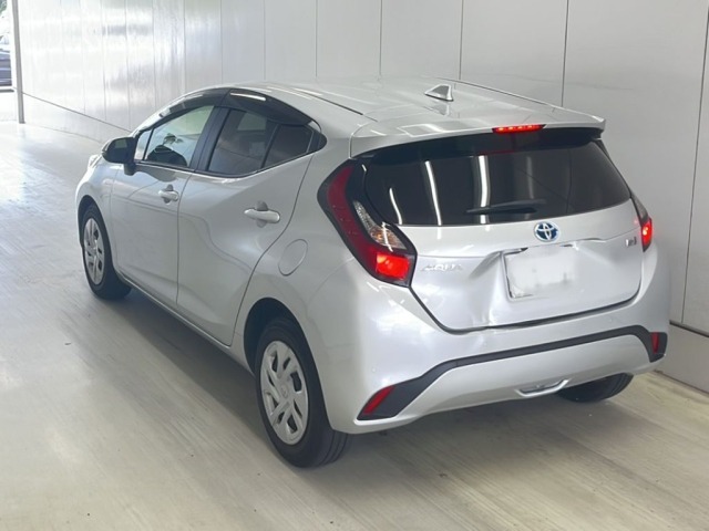 Toyota AQUA 2022 7425680-1