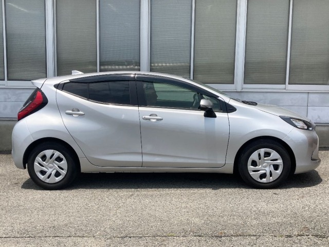 Toyota AQUA 2022 7425680-3