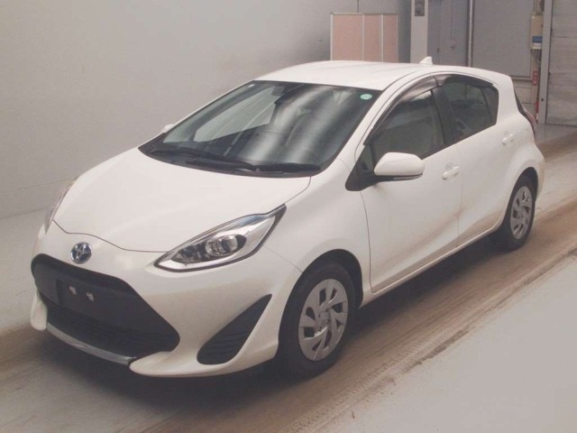 Toyota AQUA 2021 7425681-0