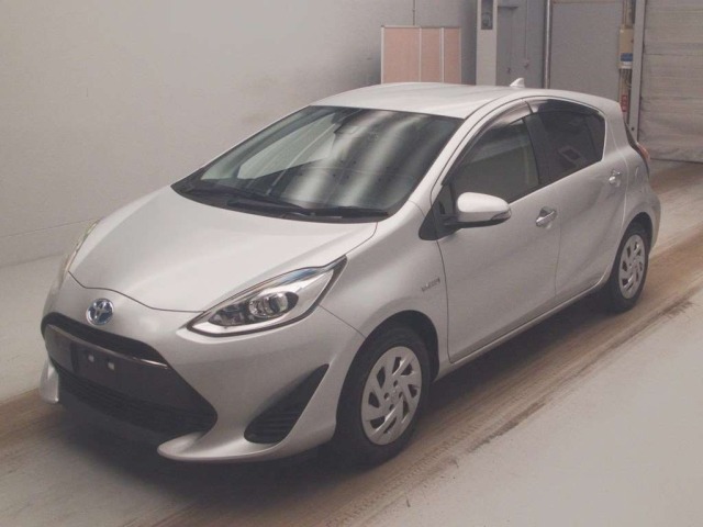 Toyota AQUA 2018 7425683-0