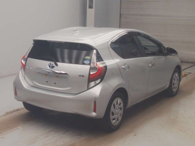 Toyota AQUA 2018 7425683-1