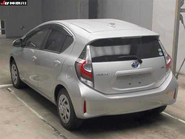 Toyota AQUA 2018 7425692-1