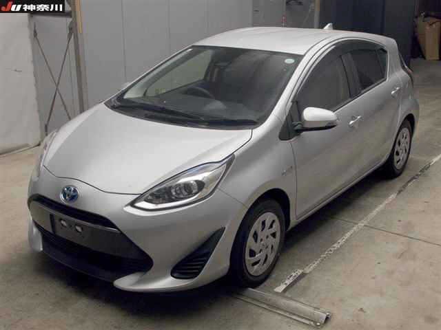 Toyota AQUA 2018 7425692-3