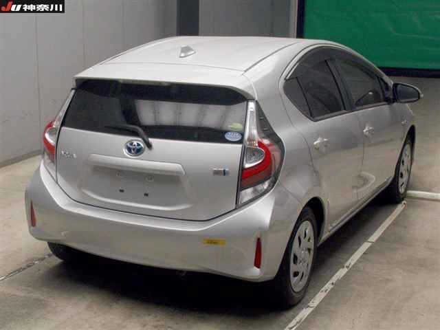 Toyota AQUA 2018 7425692-4