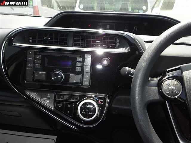 Toyota AQUA 2018 7425692-6