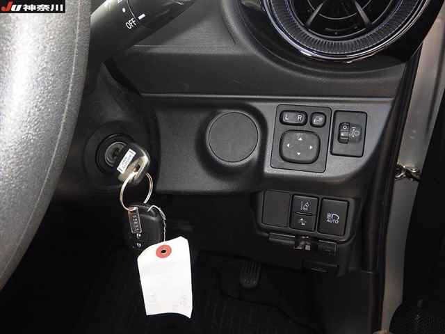 Toyota AQUA 2018 7425692-7