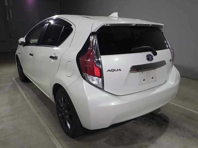 Toyota AQUA 2017 7425694-4