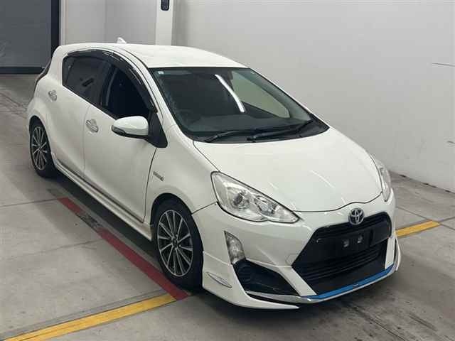 Toyota AQUA 2015 7425698-0