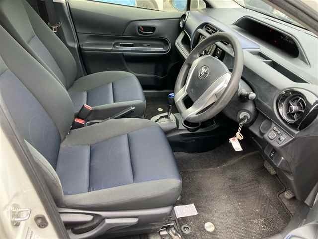 Toyota AQUA 2015 7425698-7