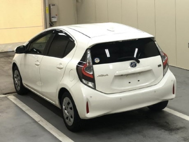 Toyota AQUA 2021 7425717-1