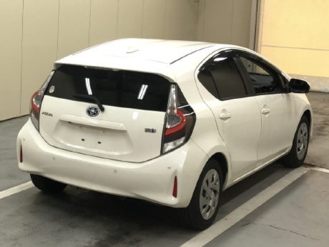 Toyota AQUA 2021 7425717-3
