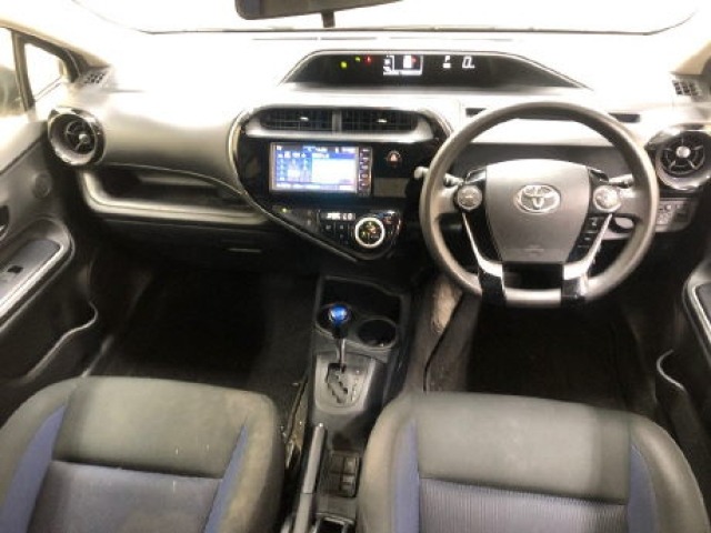 Toyota AQUA 2021 7425717-4