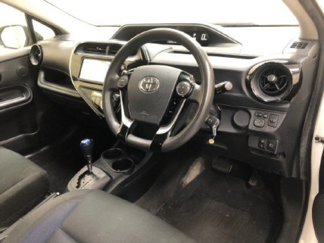 Toyota AQUA 2021 7425717-5