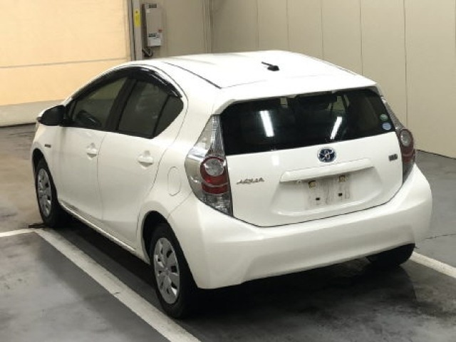 Toyota AQUA 2014 7425718-1