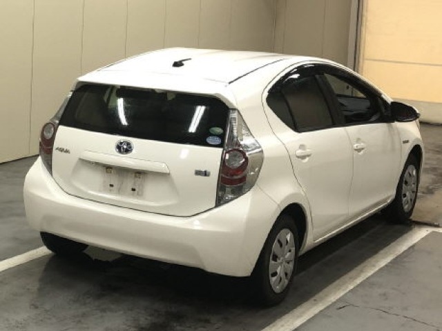Toyota AQUA 2014 7425718-3