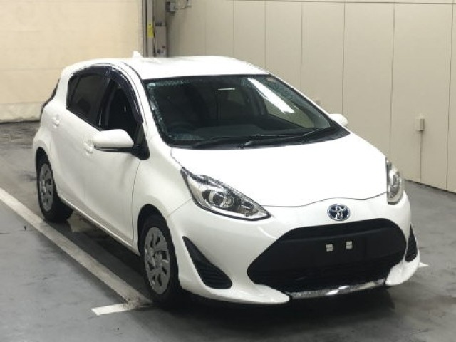 Toyota AQUA 2021 7425726-0