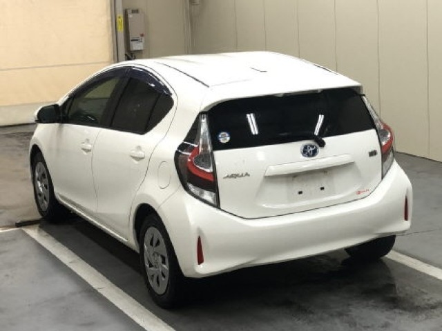 Toyota AQUA 2021 7425726-1