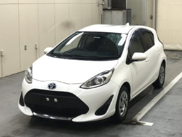 Toyota AQUA 2021 7425726-2