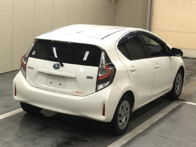Toyota AQUA 2021 7425726-3