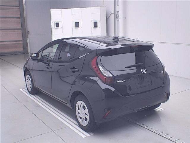 Toyota AQUA 2022 7425807-1