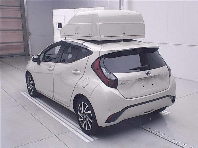 Toyota AQUA 2024 7425861-1