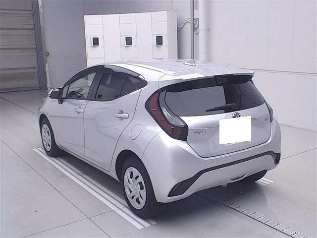 Toyota AQUA 2022 7425871-1