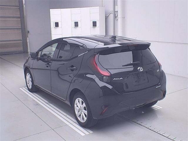 Toyota AQUA 2022 7425881-1