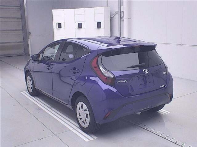 Toyota AQUA 2023 7425910-1