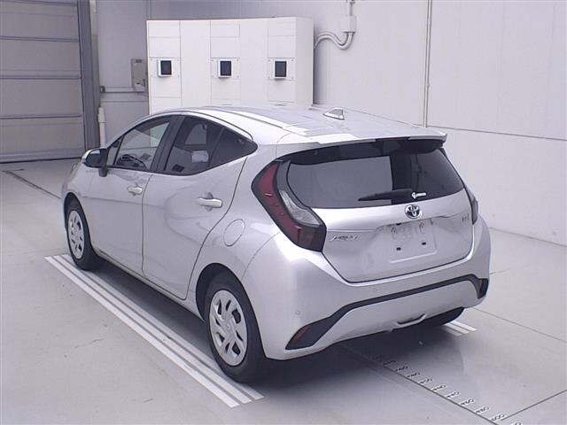 Toyota AQUA 2023 7425921-1