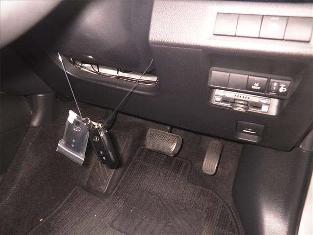 Toyota AQUA 2023 7425921-8