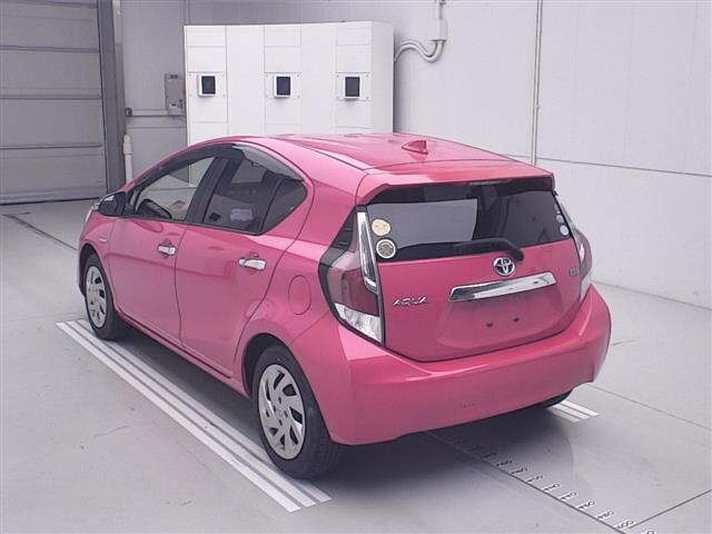 Toyota AQUA 2015 7425922-1