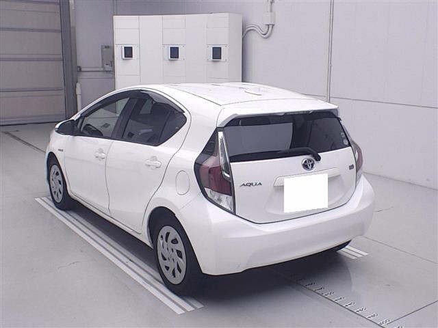 Toyota AQUA 2016 7425930-1